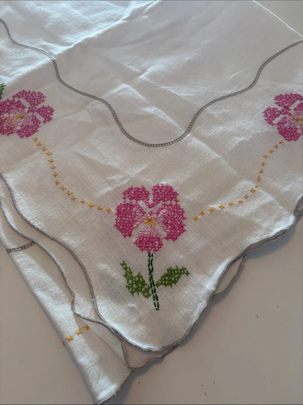 N/A elegant tablecloth